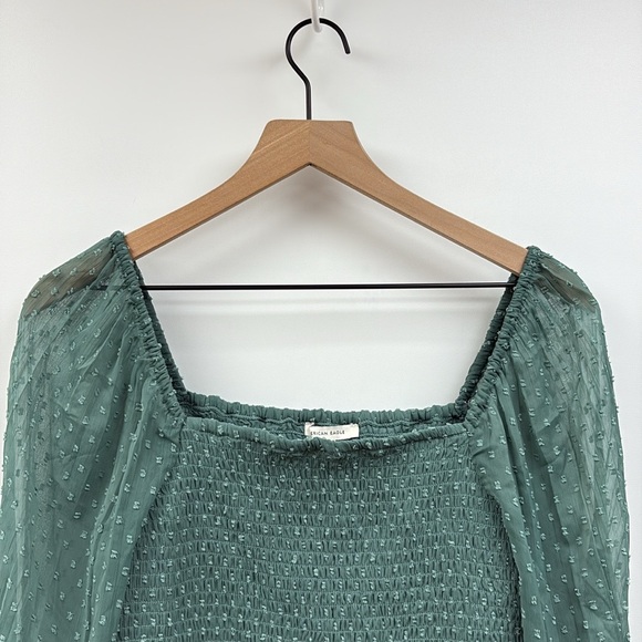 Elegant Green Smocked Women's Top - Picture 4 of 8